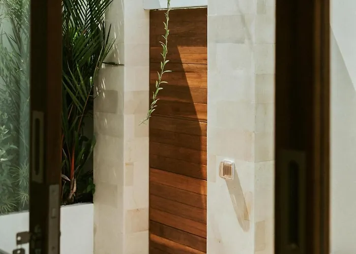 Cozy In Pererenan - Skylight Bath & Walk To
