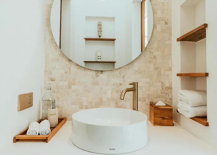Cozy In Pererenan - Skylight Bath & Walk To * Canggu (Bali)