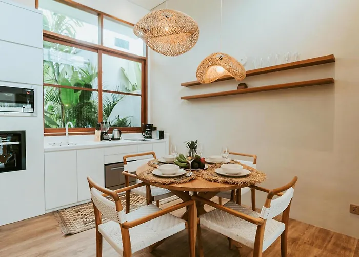 Cozy In Pererenan - Skylight Bath & Walk To