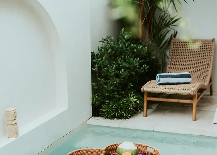Villa Cozy In Pererenan - Skylight Bath & Walk To *