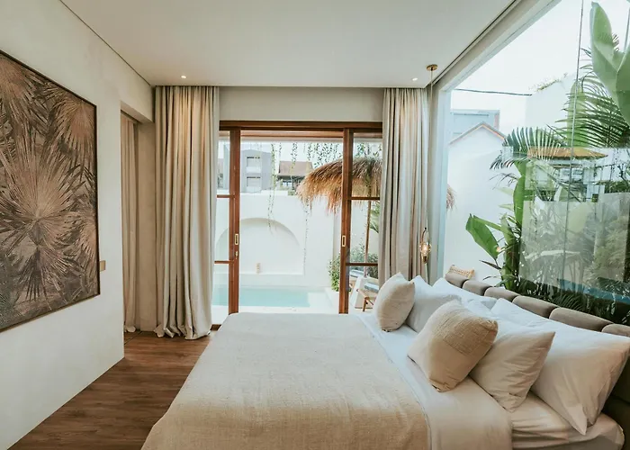 Cozy In Pererenan - Skylight Bath & Walk To *
