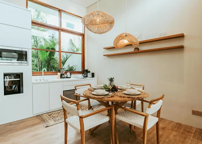 Cozy In Pererenan - Skylight Bath & Walk To