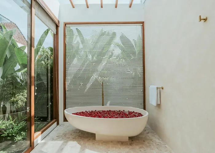 Cozy In Pererenan - Skylight Bath & Walk To Villa *