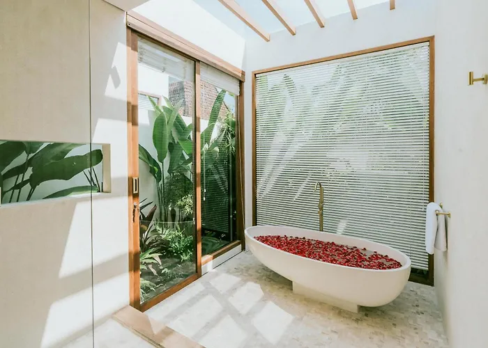 Cozy In Pererenan - Skylight Bath & Walk To Villa *