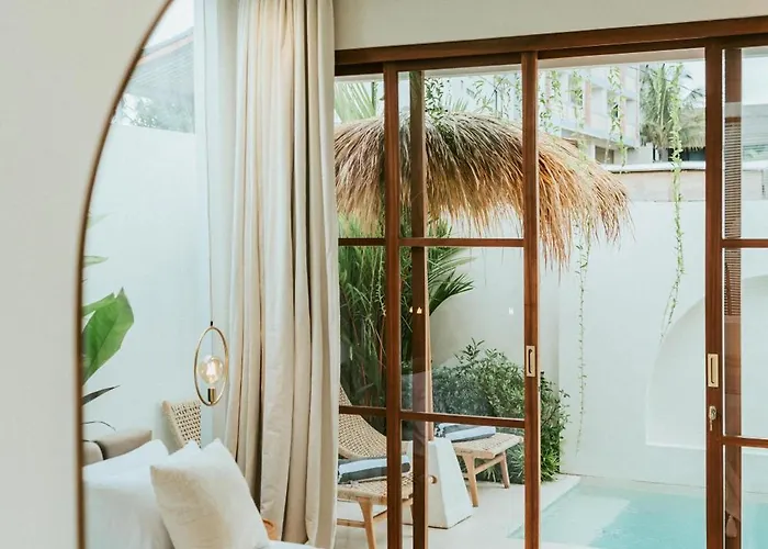 Cozy In Pererenan - Skylight Bath & Walk To Villa Canggu (Bali)