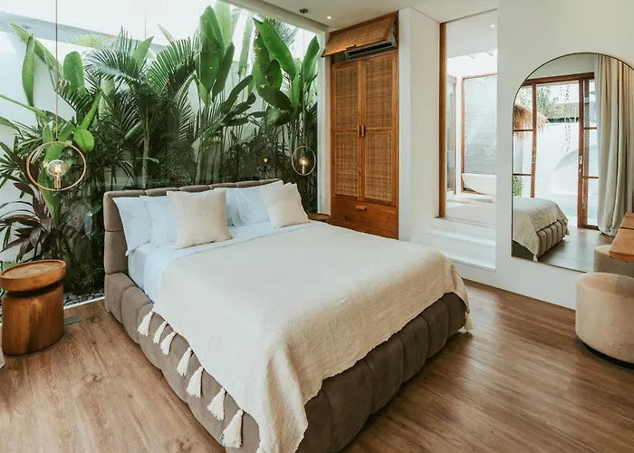 Cozy In Pererenan - Skylight Bath & Walk To *