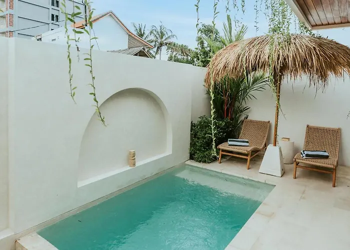Cozy In Pererenan - Skylight Bath & Walk To
